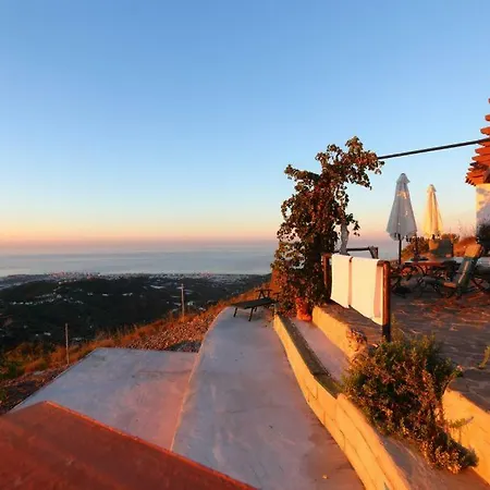 Casaluthel Bed & Breakfast 3*
